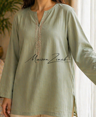 Tunique Vert Sauge Minimaliste Brodée – Élégance Naturelle & Moderne