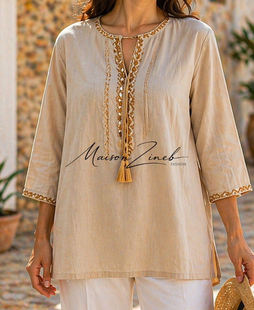 Tunique Beige Brodée avec Pompon – Élégance Artisanale Chic