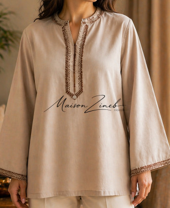Tunique Beige Brodée Classique – Élégance Intemporelle